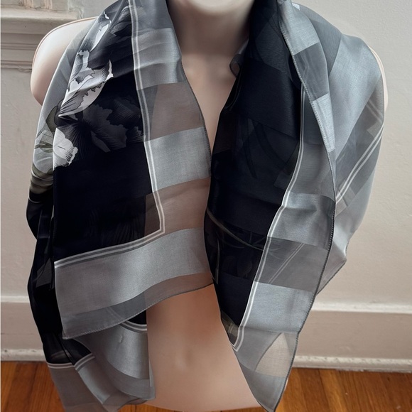 Grey and black floral silk-like semi-sheer square striped shawl scarf size 40x40 - Picture 2 of 12